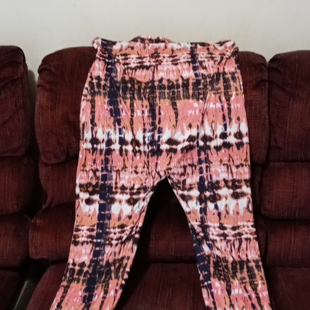 I'm selling three jumpers .